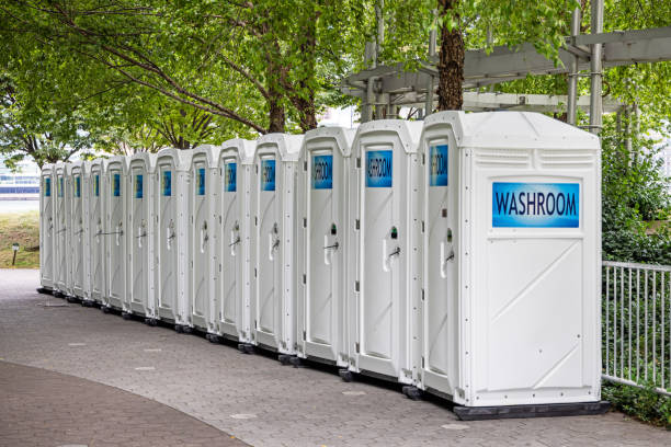 Best Luxury portable toilet rental  in Cortland, OH